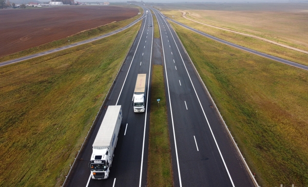 Белорусские автомобильные перевозчики получили право выполнять международные перевозки грузов в/из третьих стран и нерегулярные перевозки пассажиров по территории Кыргызстана без наличия разрешений