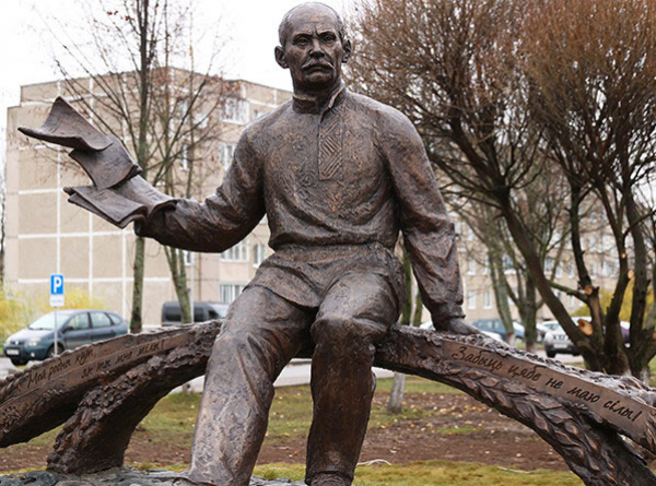 Monument to People&#039;s Poet of Belarus Yakub Kolas unveiled in Stolbtsy