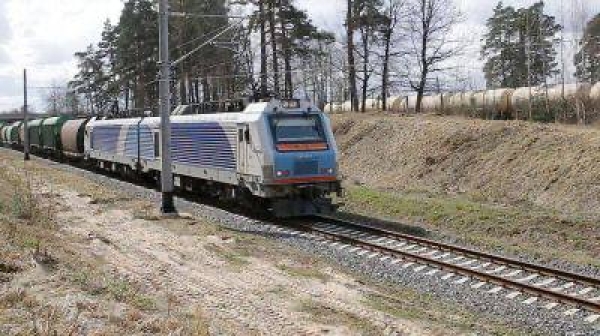 Па новым электрыфікаваным участку Міханавічы - Гатава сёння прайшоў першы грузавы цягнік на электрацязе