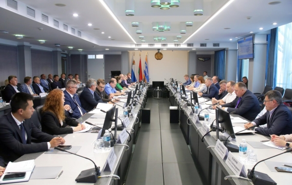 Logistics meeting: A meeting with freight forwarders and exporters was chaired by Minister of Transport and Communications Alexey Lyakhnovich