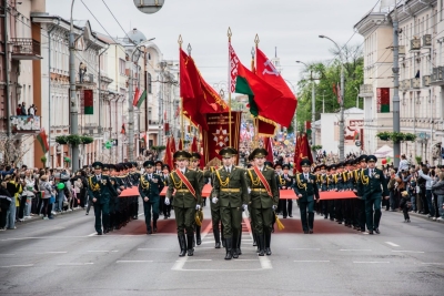 В День Победы в Гомеле праздничное шествие объединило представителей разных поколений  БелГУТа – ветеранов и молодежь
