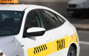 What passengers need to know when ordering a taxi car "from the side"