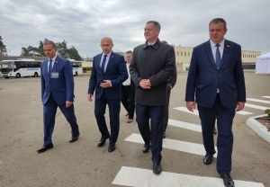 Alexey Lyakhnovich met with the staff of Bus Depot No. 5 in Vileika and inspected the bridge construction