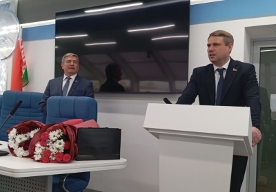 Алексей Ляхнович поблагодарил генерального директора РУП «Витебскавтодор» Адама Коноплича за значимый вклад в развитие дорожного хозяйства Беларуси
