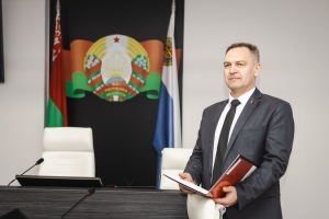 Alexey Lyakhnovich congratulated the staff of the Ministry of Transport's central office on Motorist and Road Engineer Day and presented well-deserved awards