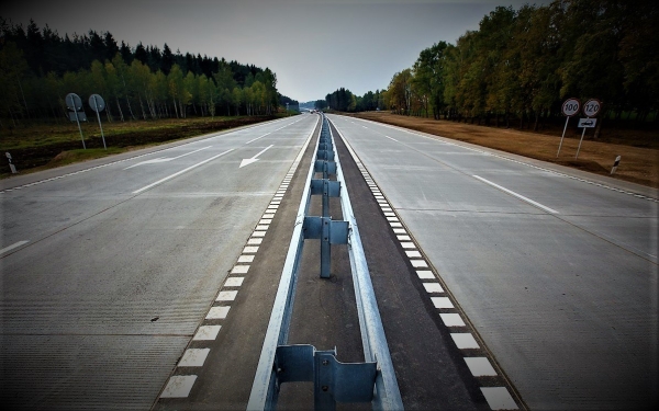 Road workers plan to complete preparations for the summer season on Belarusian roads by May 9