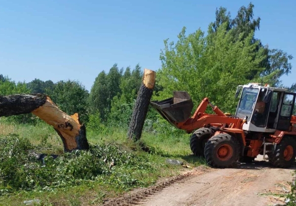 The uninterrupted operation of the transport infrastructure during the natural disaster was fully ensured thanks to the prompt work of road services and Belarusian Railways organizations
