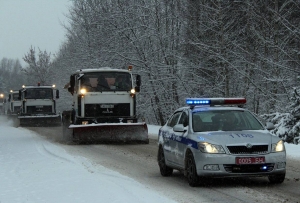 More than 1,500 units of special machinery are ready to go out on the roads to clear snow from the national highways