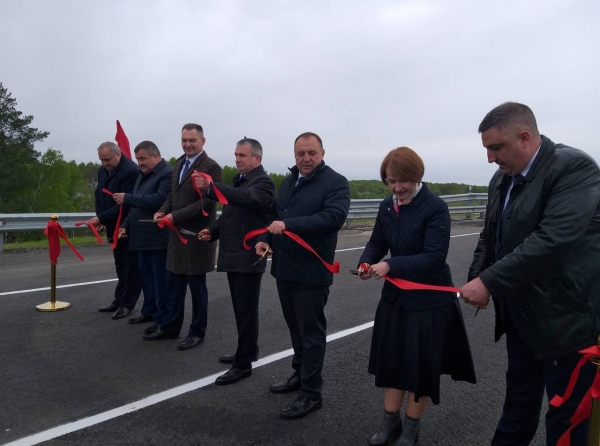 Движение по участку трассы М10 после реконструкции открыли в Калинковичском районе